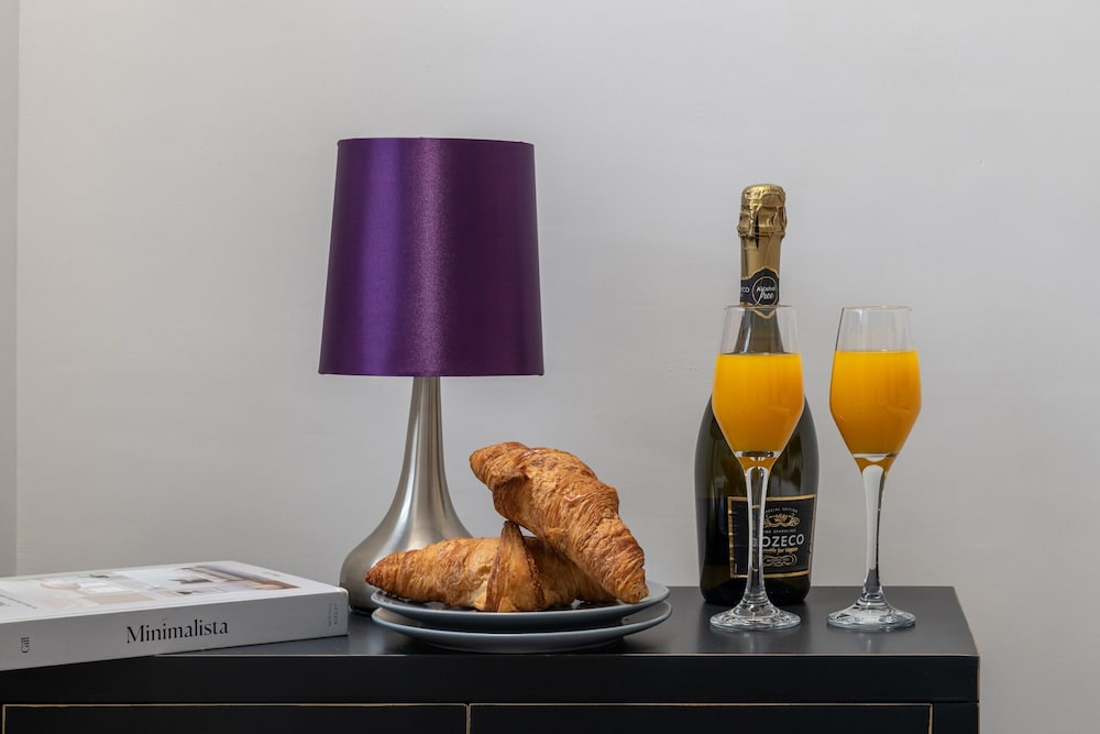 Beautiful 5 Bedroom Apartment in Capel Salem