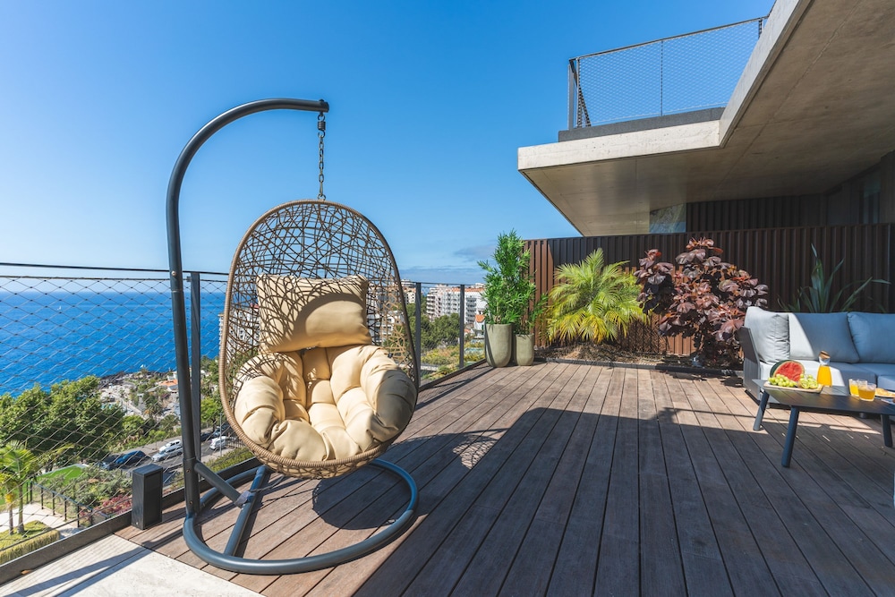 Seaside Escape by Atlantic Holiday