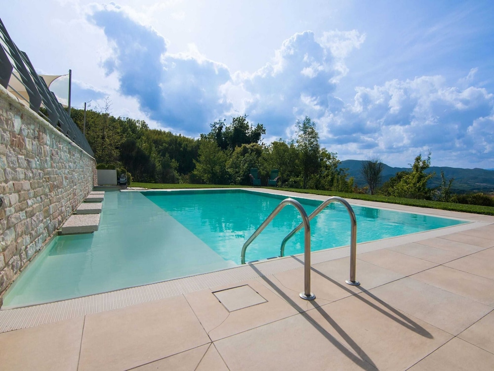 Chic Villa in Acqualagna with Hot Tub in Pool & Private Garden view 4