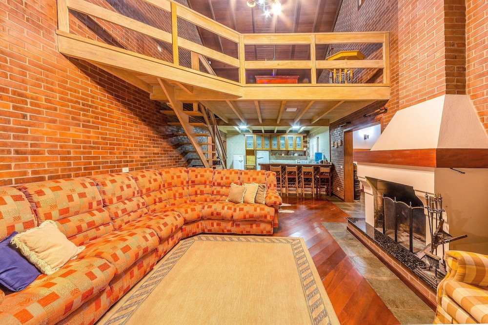 Beautiful Chalet-style House in Canela Rcf160