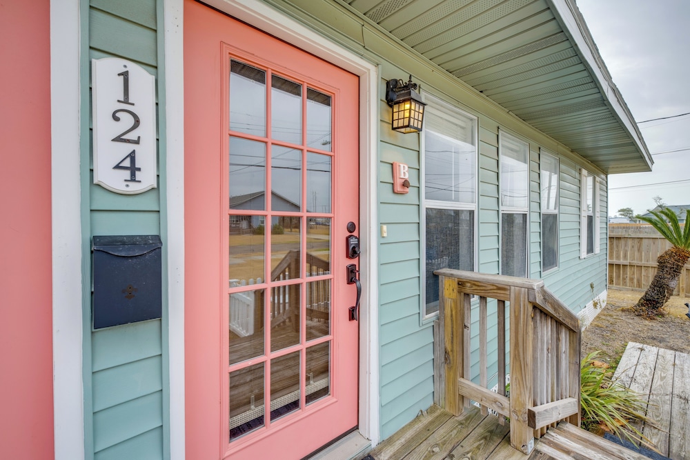 Walk to Beach & Pier: Updated Abode in Rockport!
