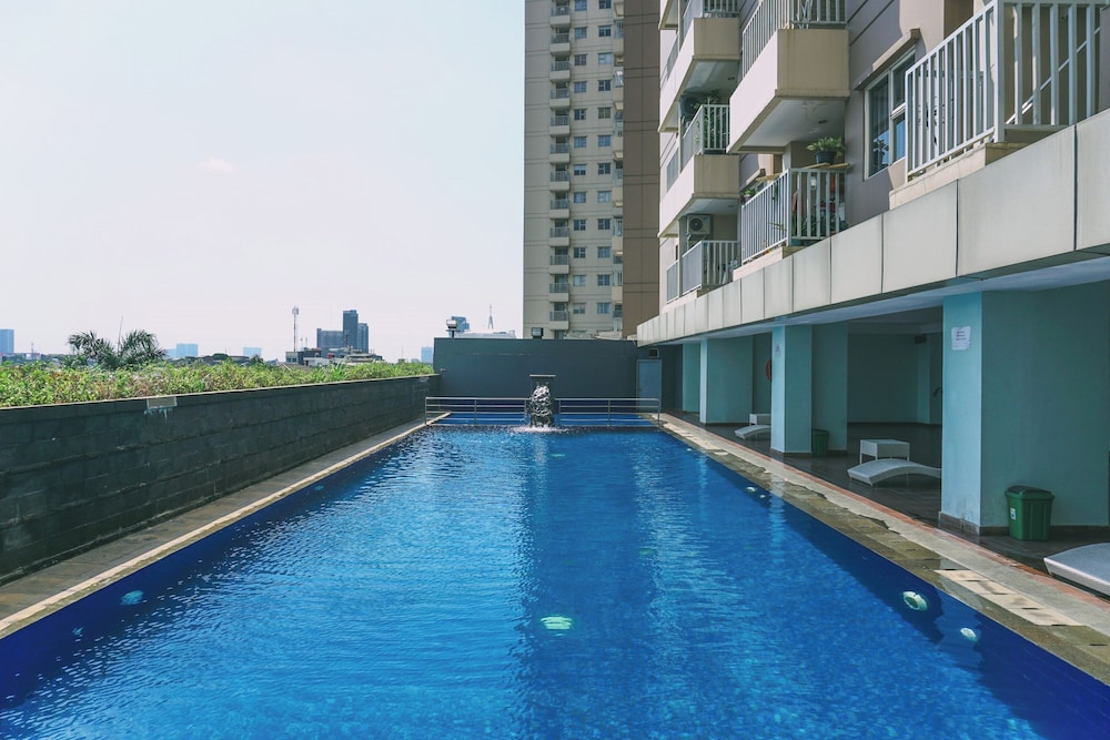 Nice And Warm Studio At Belmont Residence Puri Apartment view 4