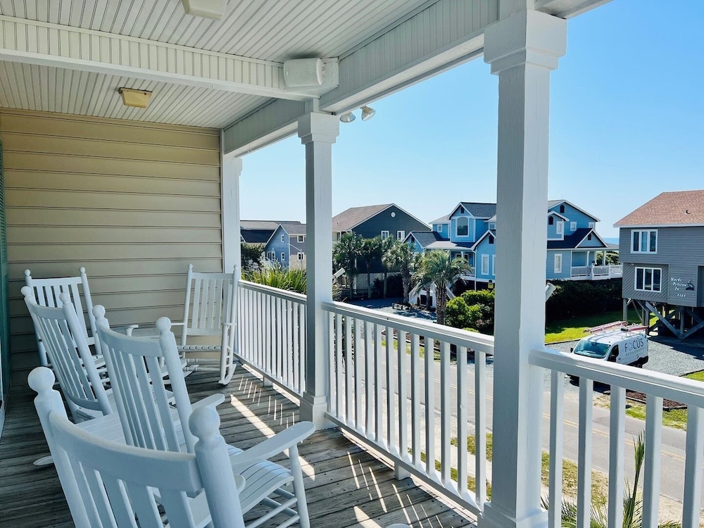 Le Tournesol 4 Bedroom Home by RedAwning - Property Image 1