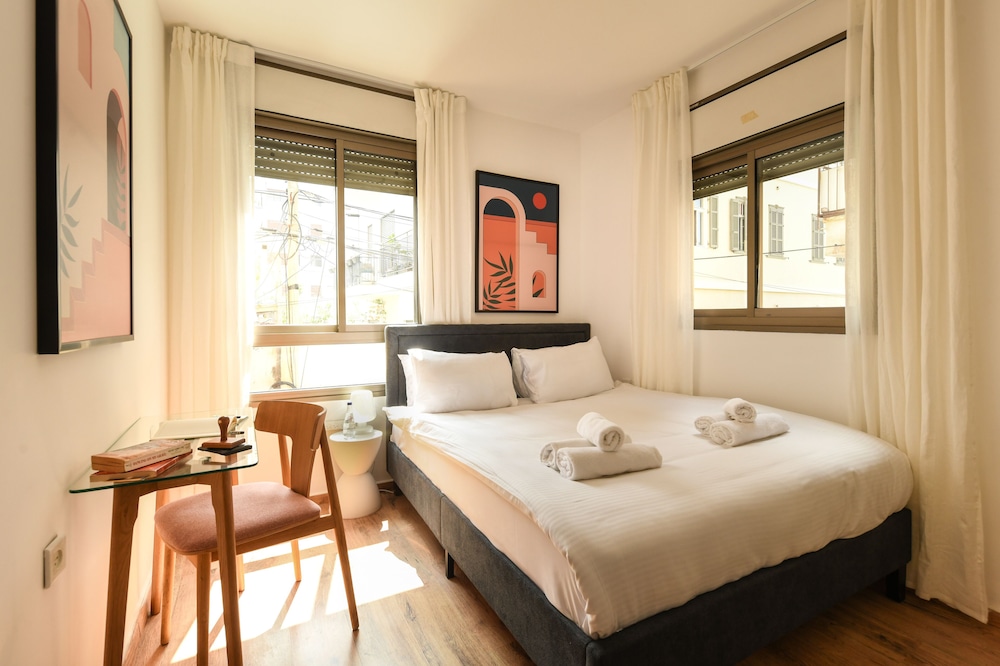 Pet-friendly 2BR Apt & Kitchen view 3
