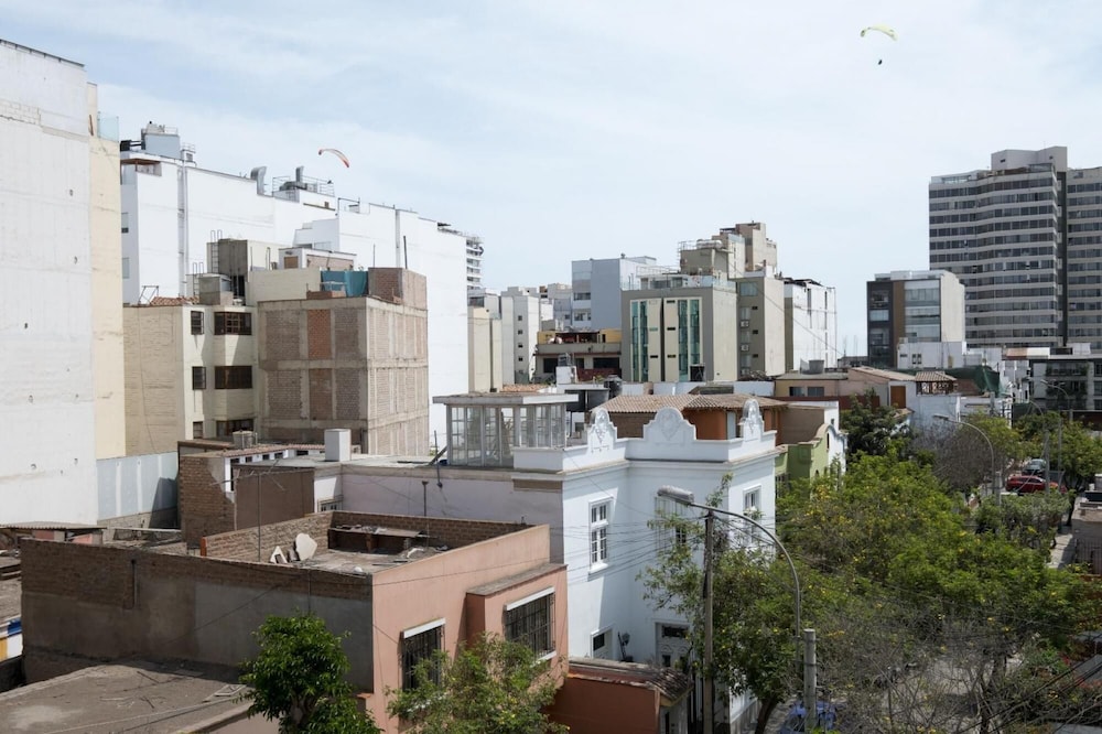 Stylish Miraflores Apartments Free Parking view 4