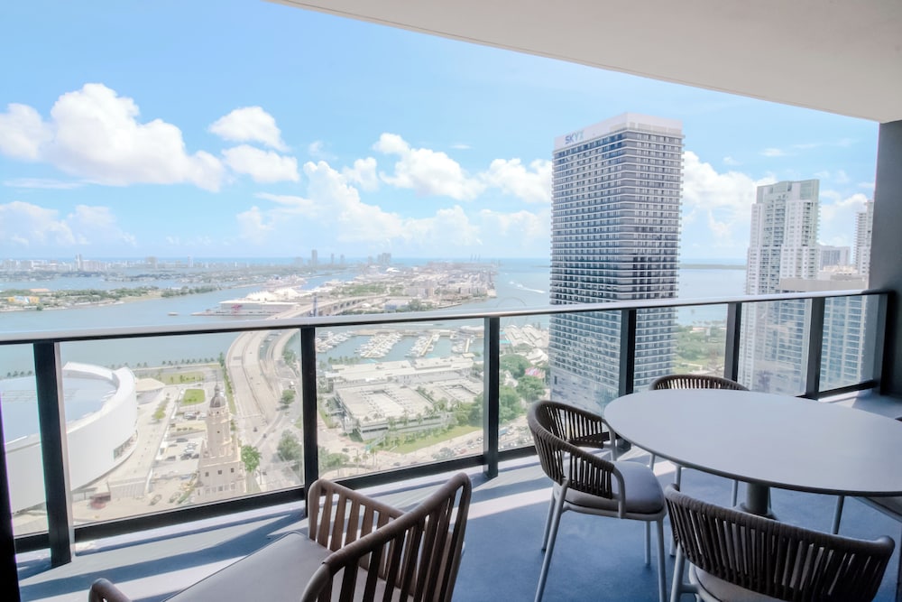 Luxurious Downtown Escape