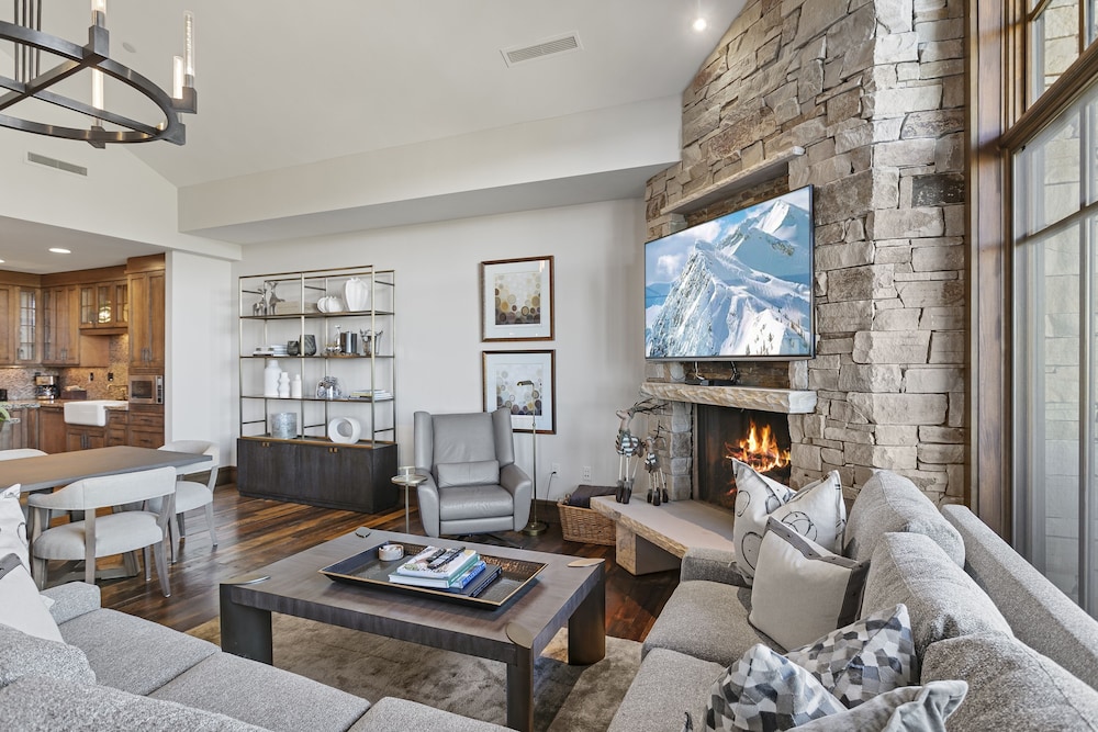 Arrowleaf Lodge at Deer Valley Resort - Two Bedroom Residence #405 2 Condo