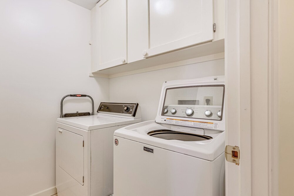 Family Home w/ Game Room & Decks in Etlan!