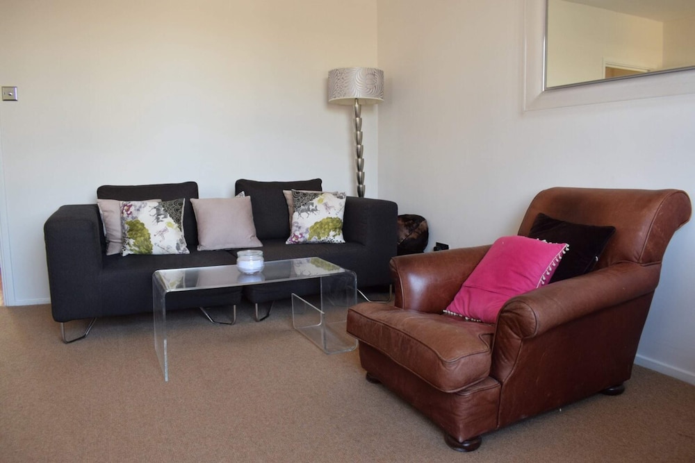 Bright 2 Bedroom Flat - Short Walk to Notting Hill