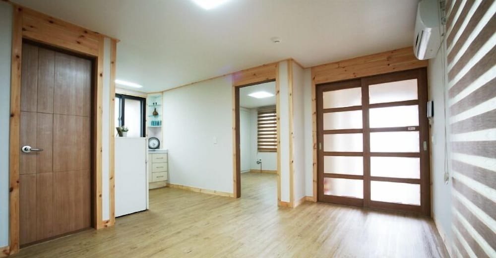 Gotjawal Geomun Oreum Pension