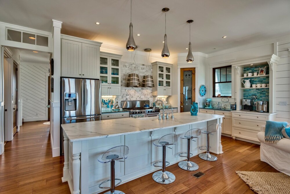 Tangled In Blue 5 Bedroom Holiday Home by Five Star Properties