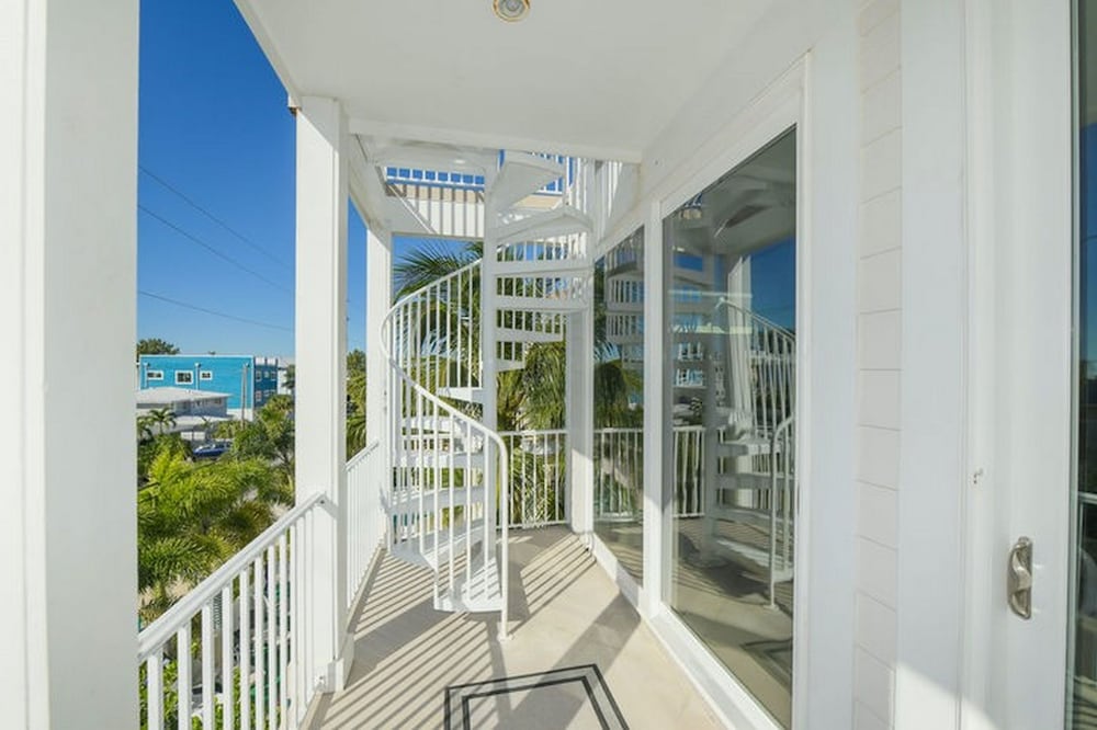 Sunset Surf 2201 Ave C 6 Bedroom Home by RedAwning view 4