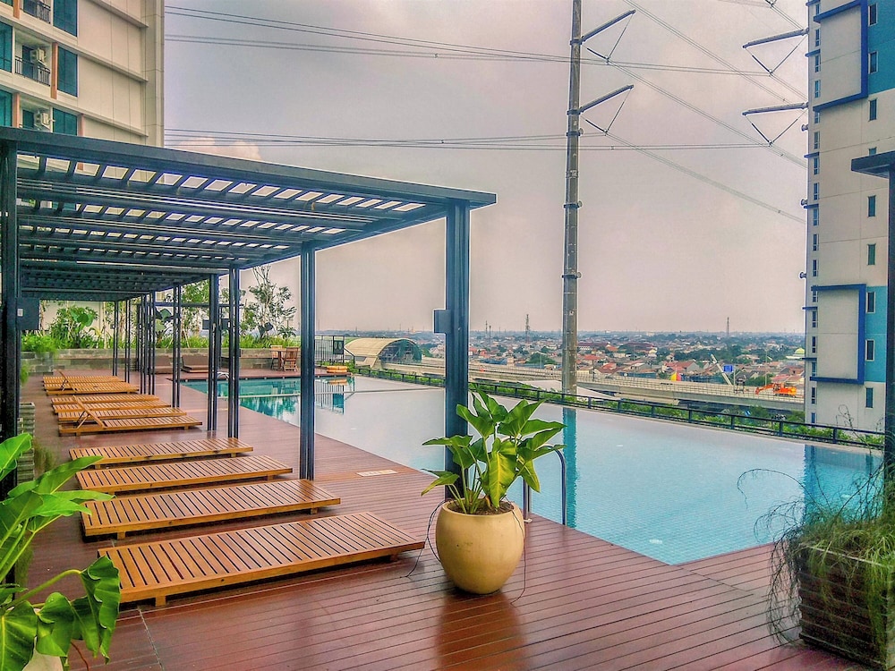 Strategic And Homey Studio At Lrt City Bekasi Apartment