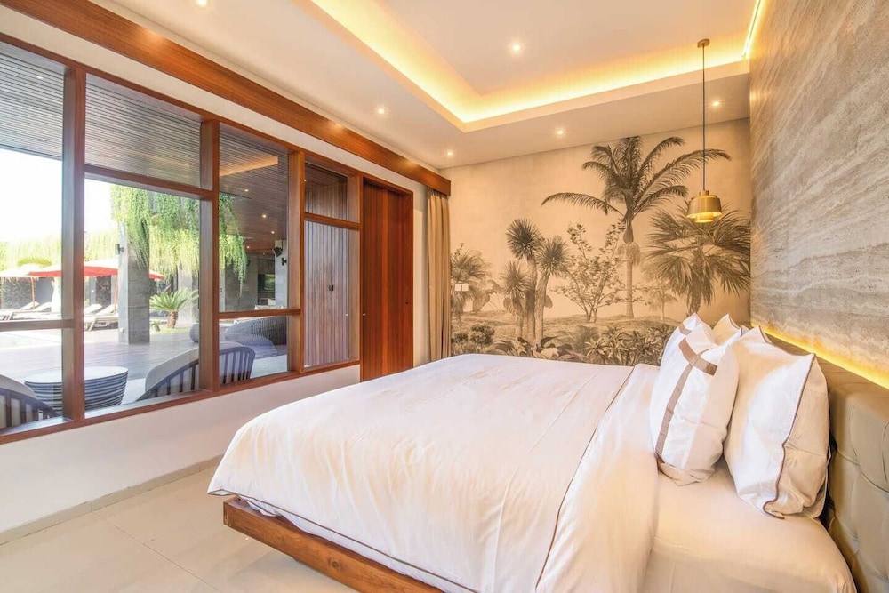 Exquisite 5BR Villa: Premier Luxury in Seminyak