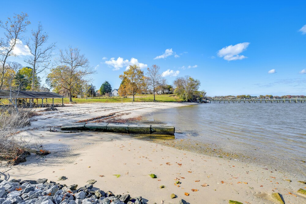 9 Mi to Colonial Beach: Charming Cottage w/ Yard!