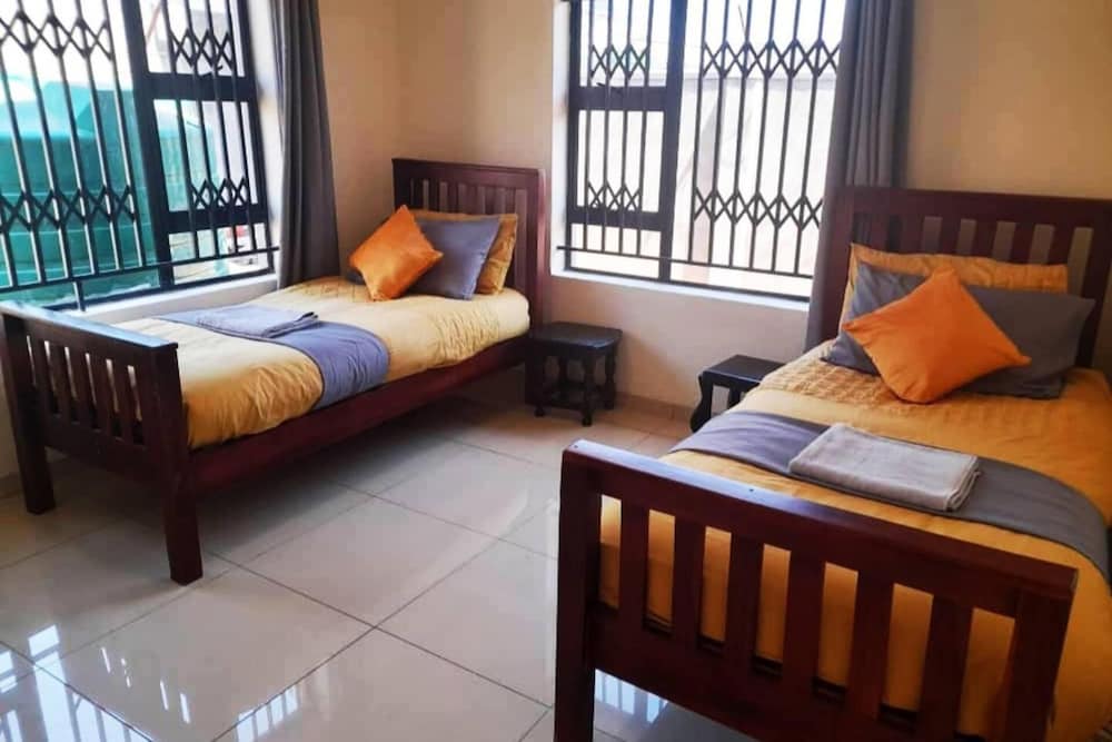 Manacomfy - 14bed House - 4 Baths - Victoria Falls view 3