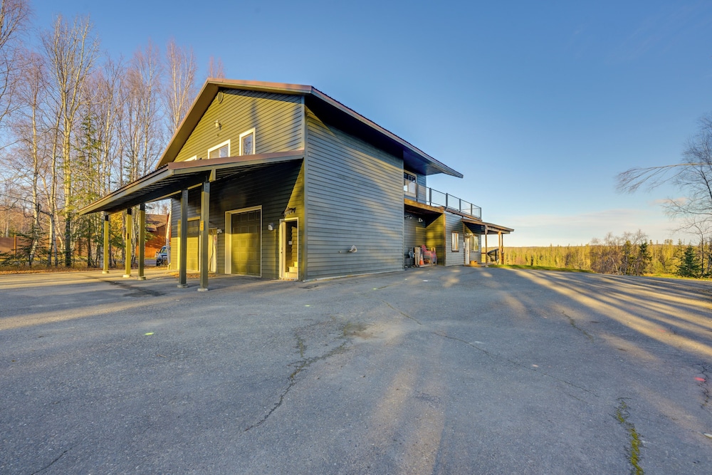 On-site Kenai River Fishing: Soldotna Apartment!