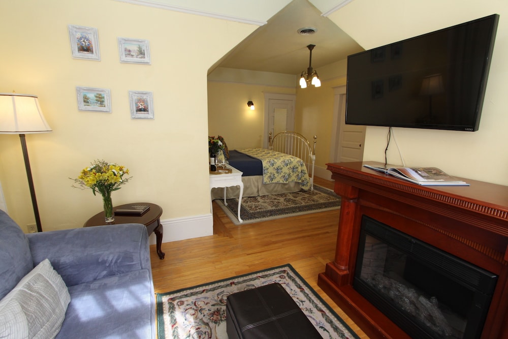Kelley & Young Wine Garden Inn