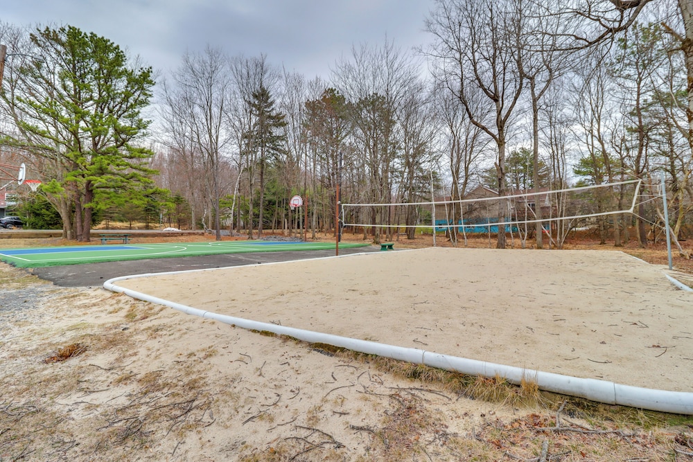 Beach Access: Bbq-ready Poconos Family Getaway!