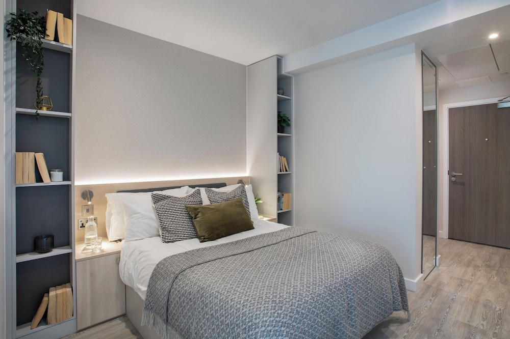 StayCozy at Enclave Croydon