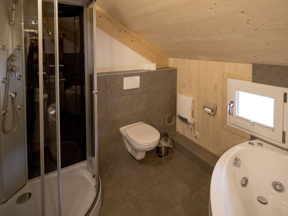 Chalet With Infrared Sauna