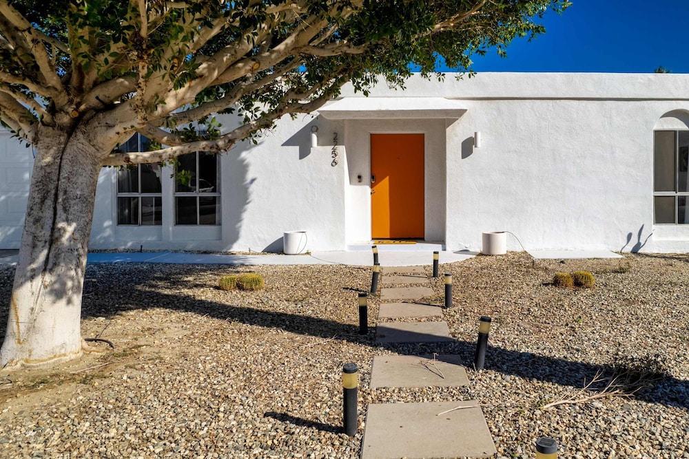 Retro Desert Retreat - Ideal Palm Springs