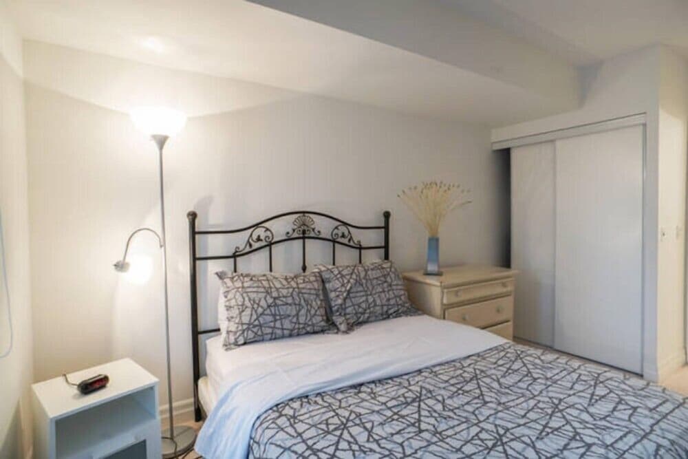 Style in Yorkville - Image 3