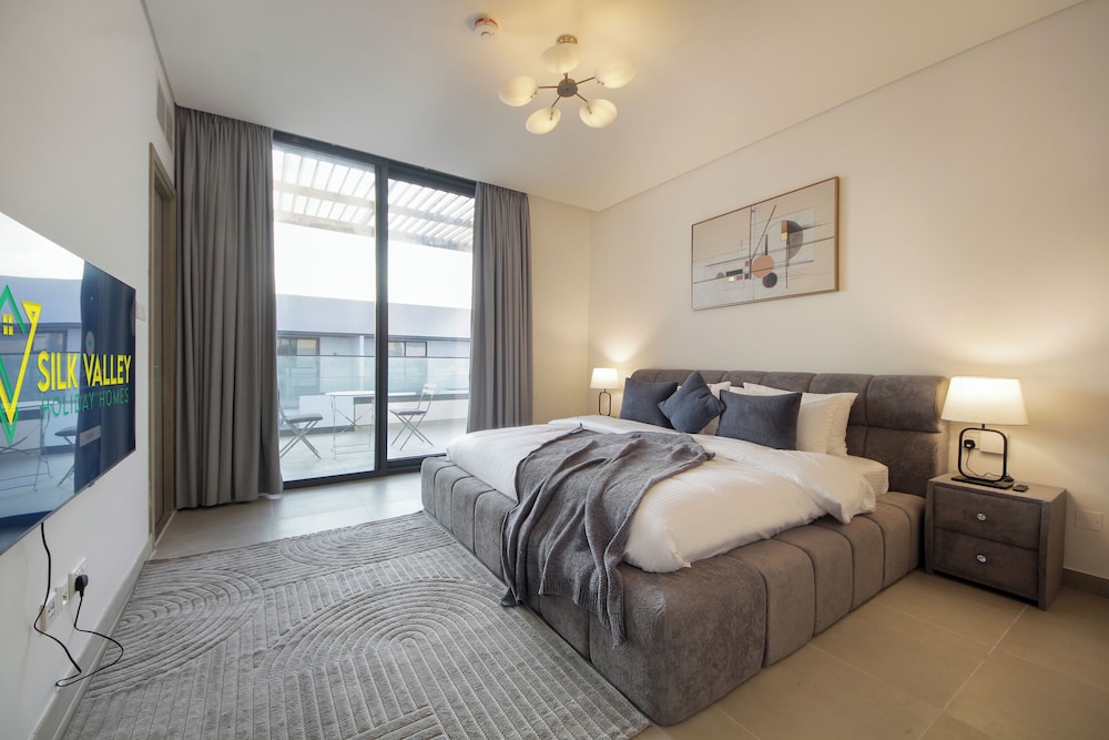 Luxurious 4BR Villa with Private Garden