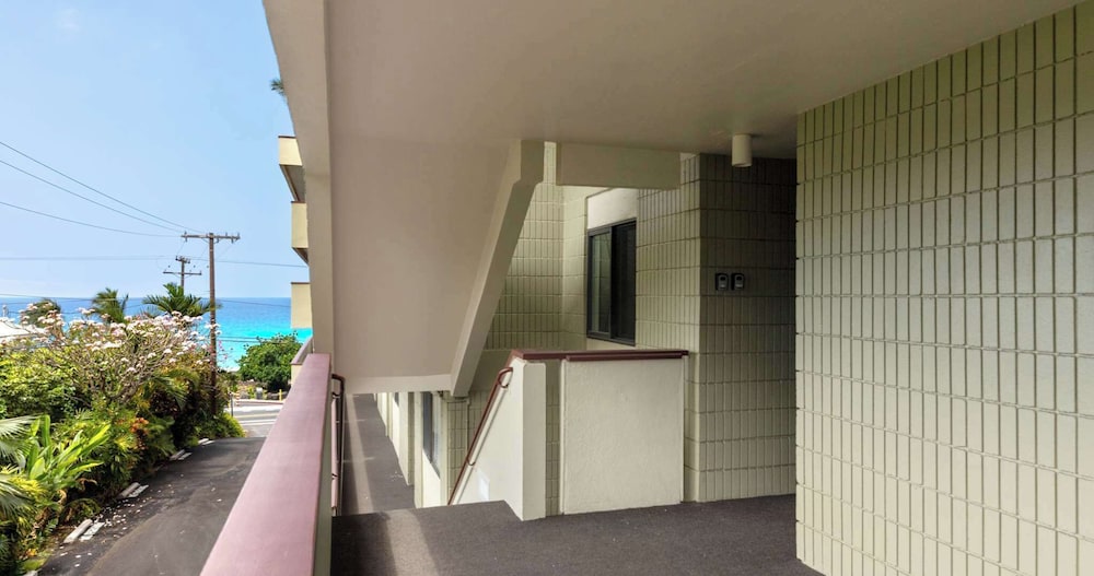 Oceanfront Condo 117 in Kailua-kona
