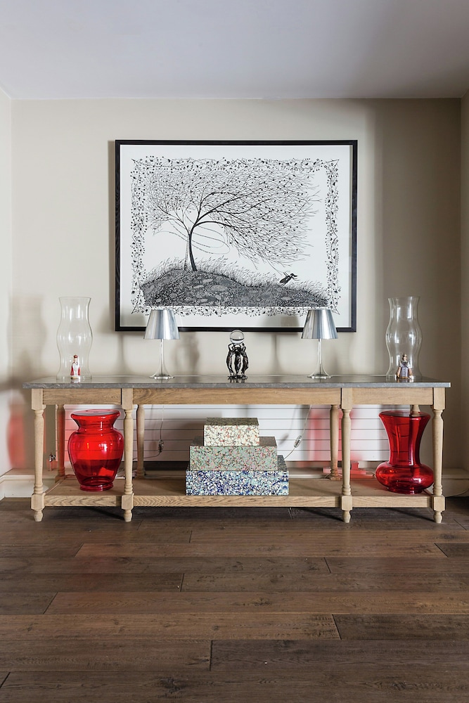 Holland Park Avenue VII by Onefinestay