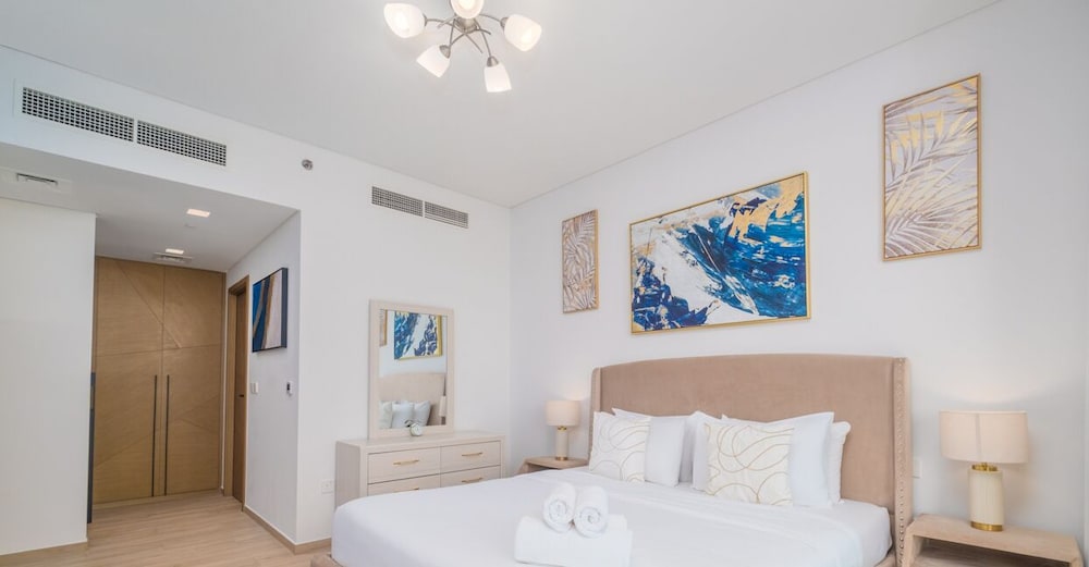 LUX The Creek Palace Residence Suite