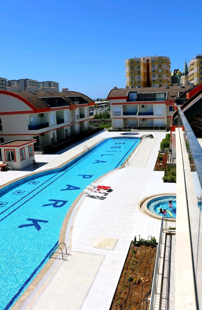 Esila Park Lara Kundu