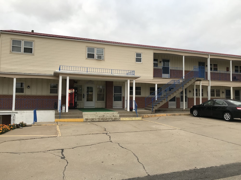 Colonial Inn Dyersville