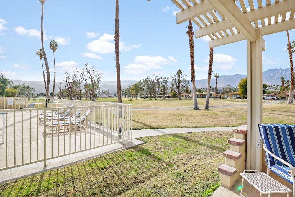 2BR 2BA Charming Cathedral City Condo With Territorial Views