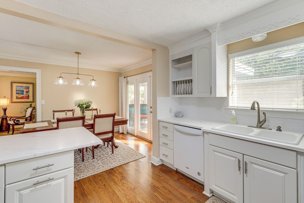 Family Home 5 Mi to Riverwalk & Jaguars Games!