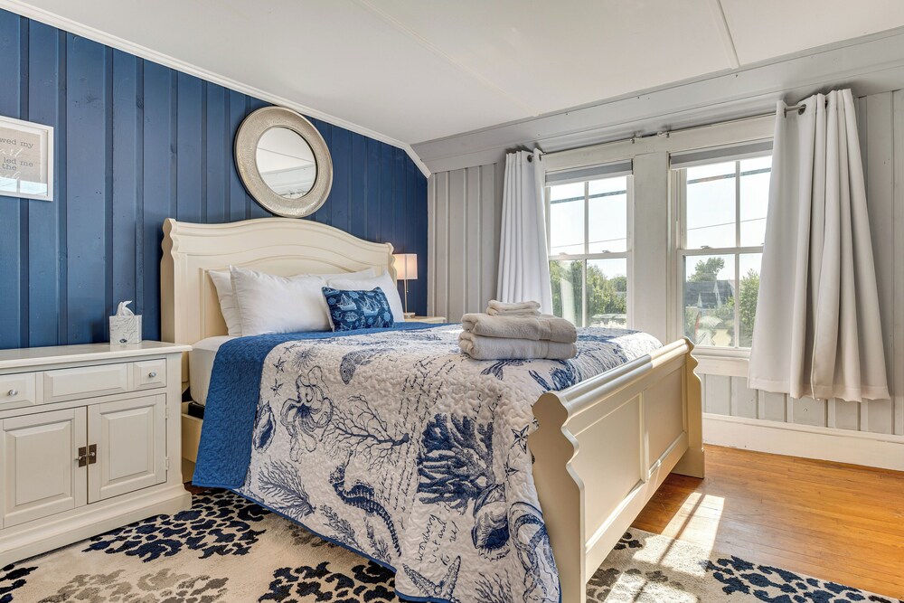 Hot Tub & Fireplace: Coastal Getaway in Maine