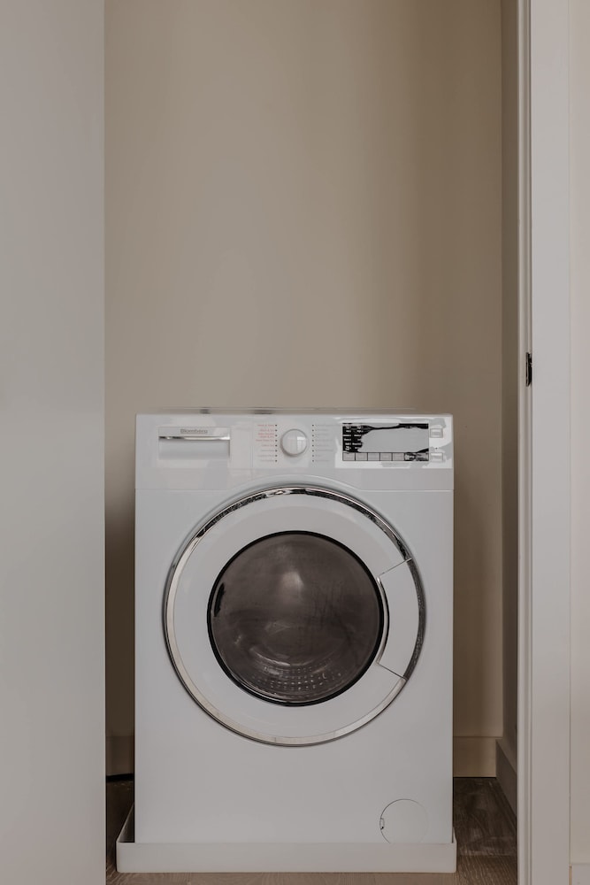 Sosuite One Bed Apt Accessible w Rooftop Gym Laundry