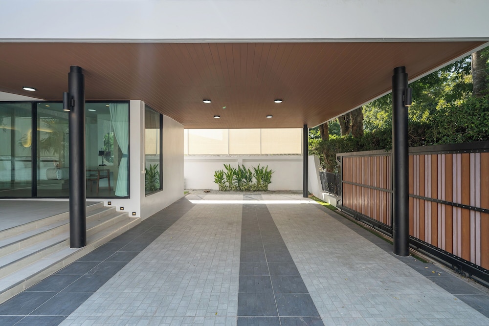 Mövenpick Pool Villa 6BR