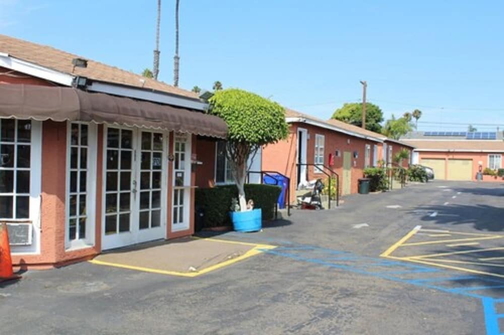 Oceanside Inn and Suites