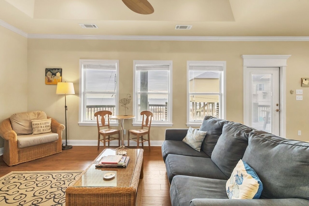 Sea Song 2 Bedroom Home by RedAwning