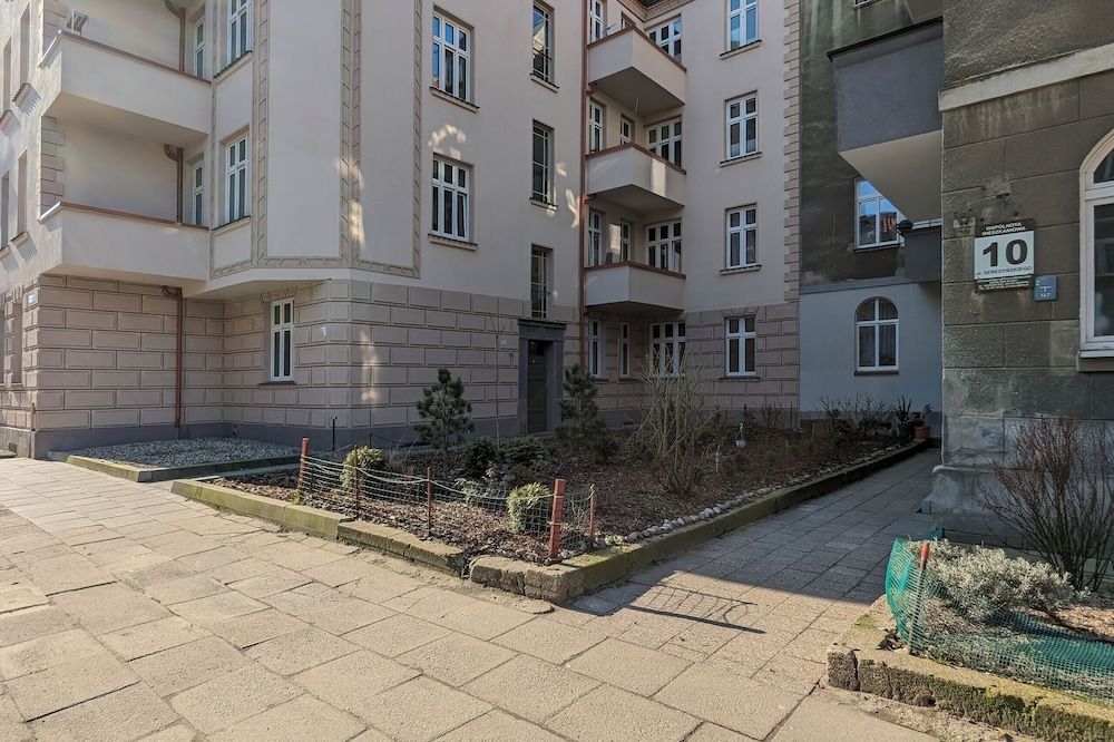 Bright Studio With Balkony by Renters view 2