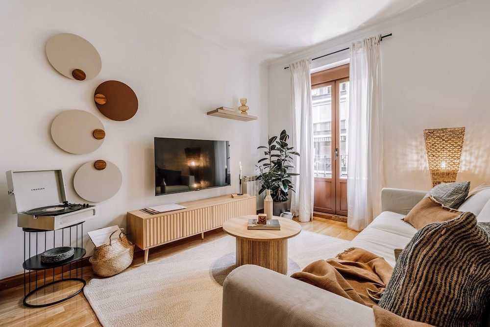 Quirigua - 2 Bedrooms and Office in Chamber
