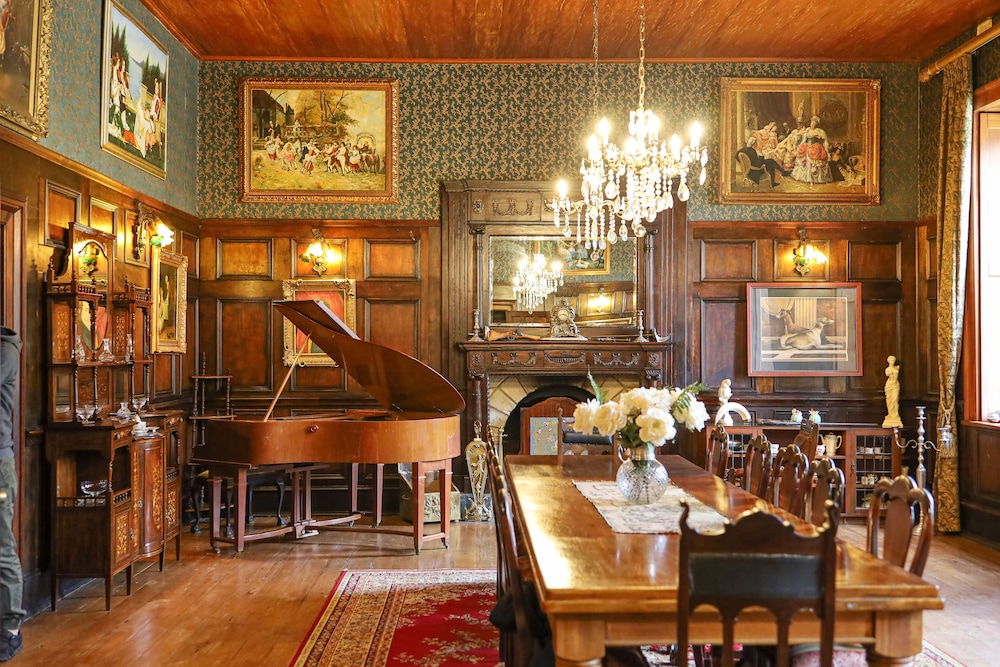 Portland Manor