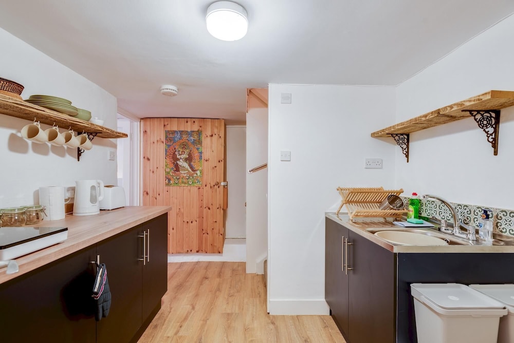 Oxford Vacations - The Summertown Studio 1 Bedroom Kitchenette - Property Image 9