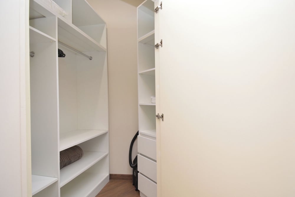 Apartment by Luxe Group VA277