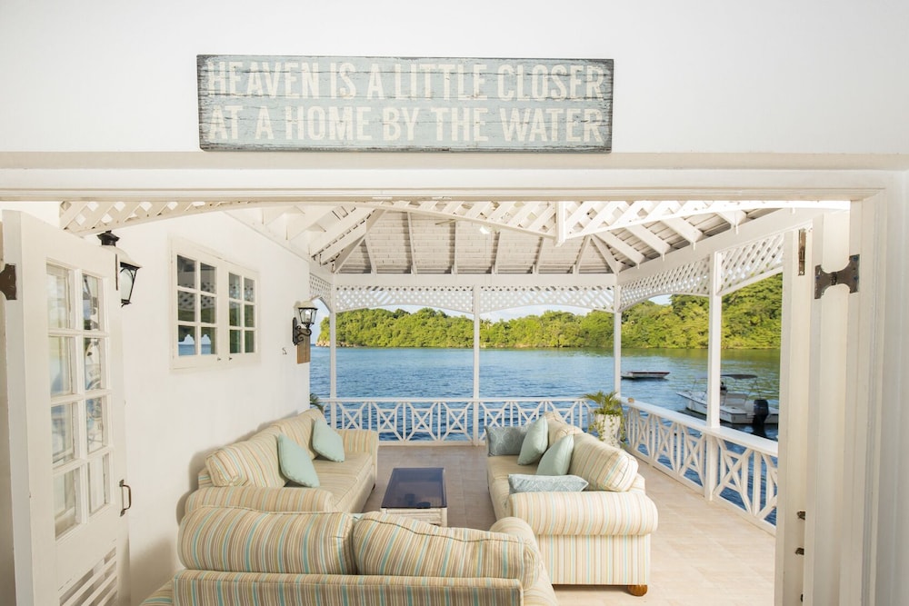 Lilly Belle Mar view 5