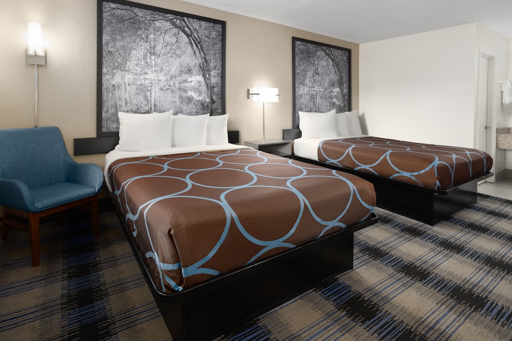 Perry Vacations - Super 8 by Wyndham Perry GA - Property Image 3