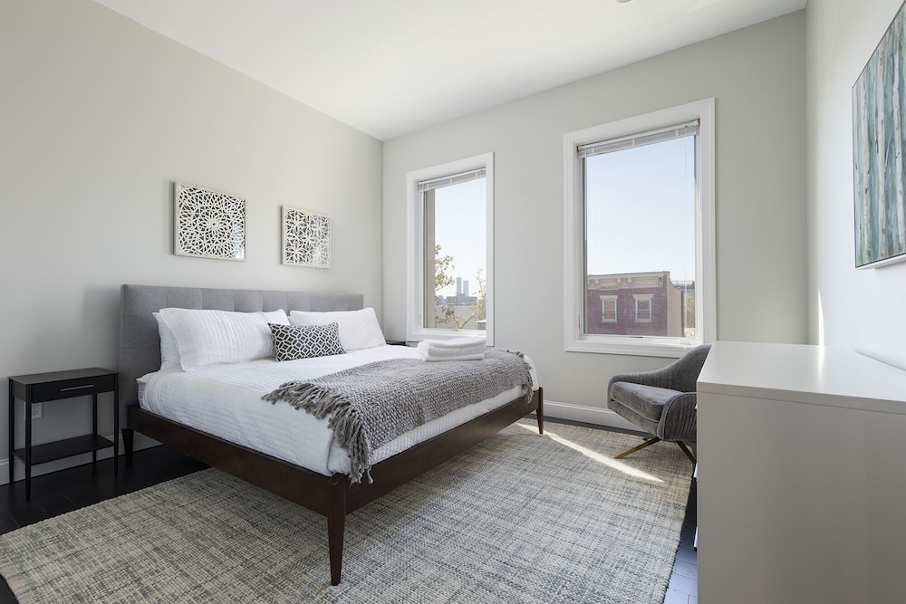 Huge Stylish 3 BR Loft Cobblestone St Next to NYC view 5