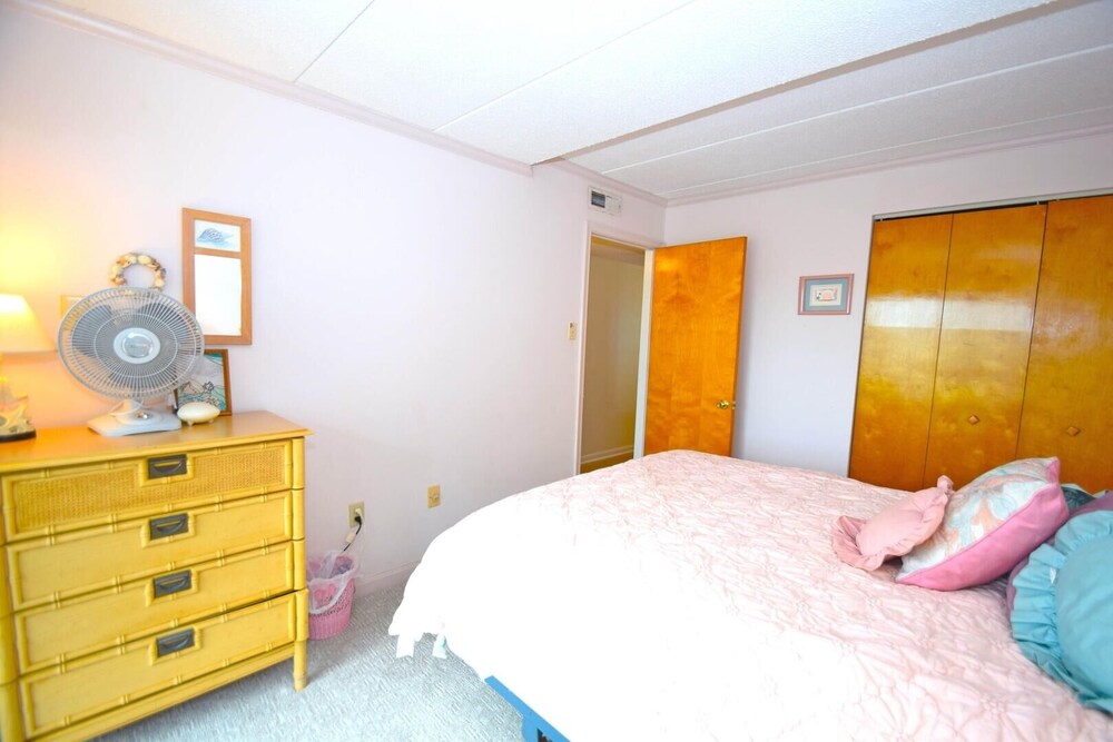 Amber Waves 300 3 Bedroom Condo by RedAwning view 5
