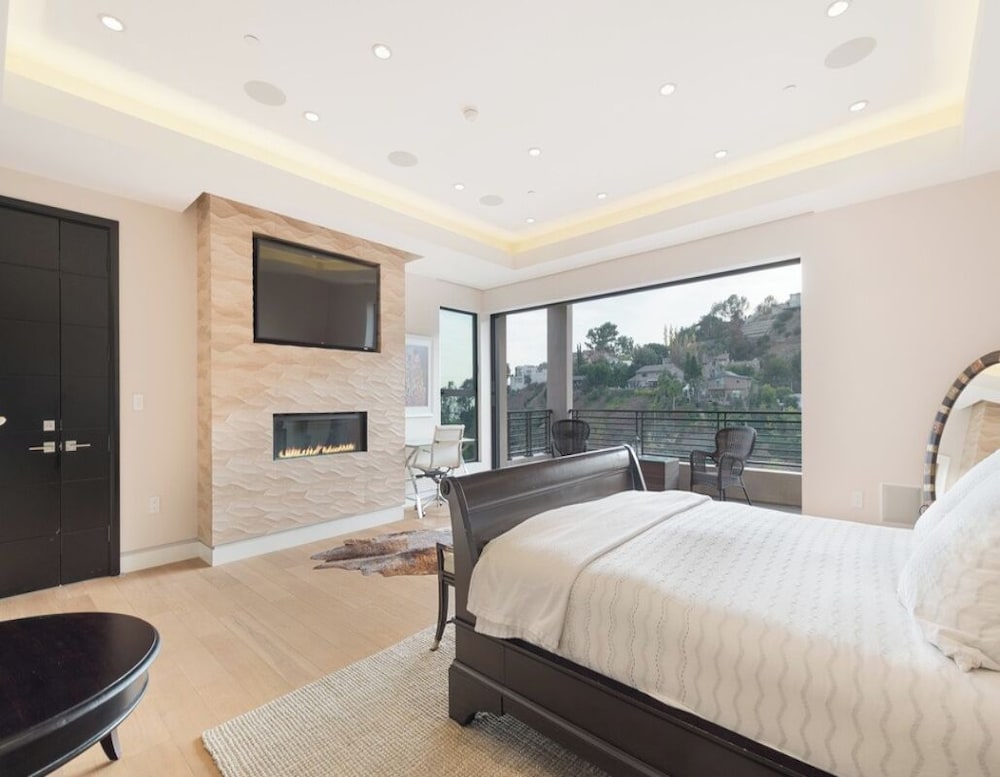 Zorada - Private Hollywood Hills Luxury With Endless Amenities and City Views